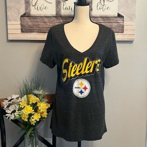 🏈NFL Team Apparel Women’s Pittsburgh Steelers V-Neck Distressed Look T-Shirt L